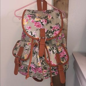 🤍 floral Mini Backpack